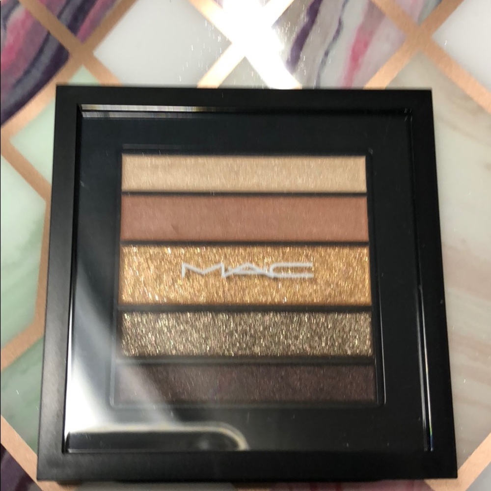 MAC Veluxe Pearlfusion shadow